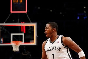 网页版登录入口里程碑夜巴西国家队绝杀压哨,NBA常规赛赛前刷纪录,气氛紧张,赛程密集仍需轮换的简单介绍