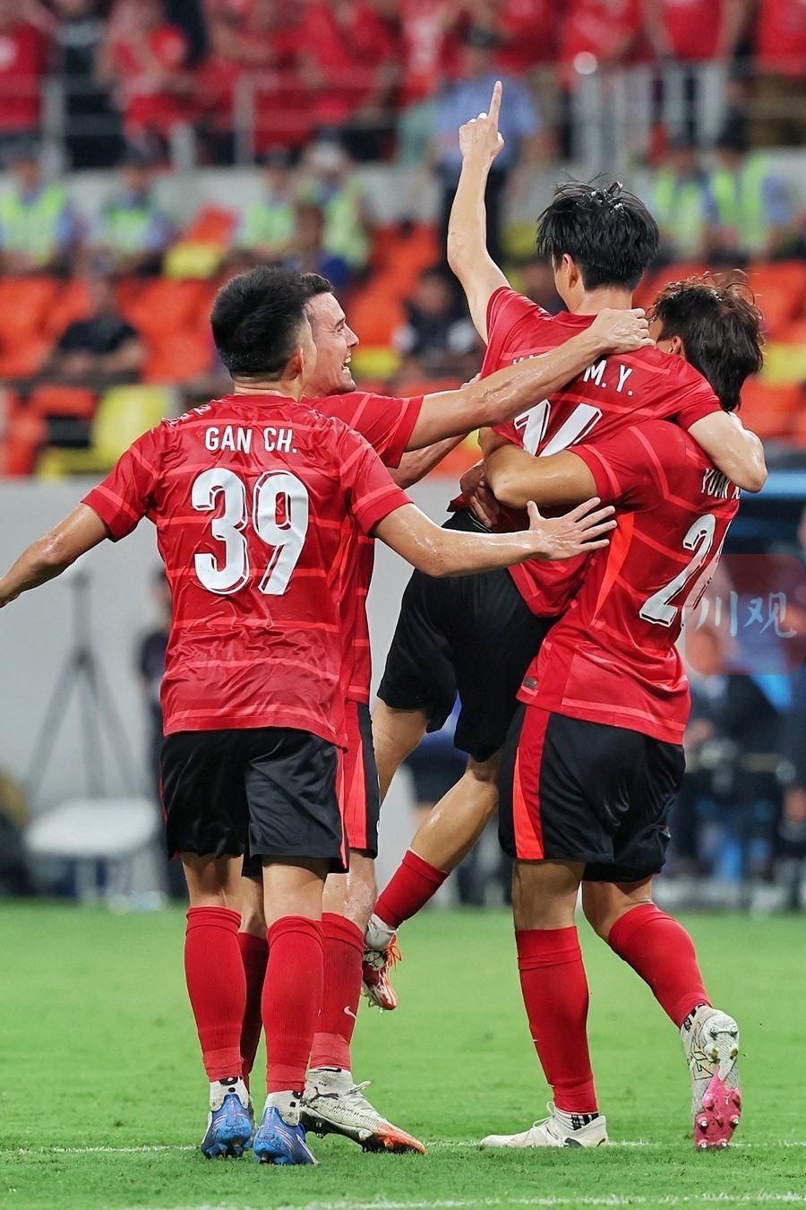 包含转折点！成都蓉城再遭质疑，西甲今夜攻防权衡，气氛紧张，阵容厚度经受考验的词条