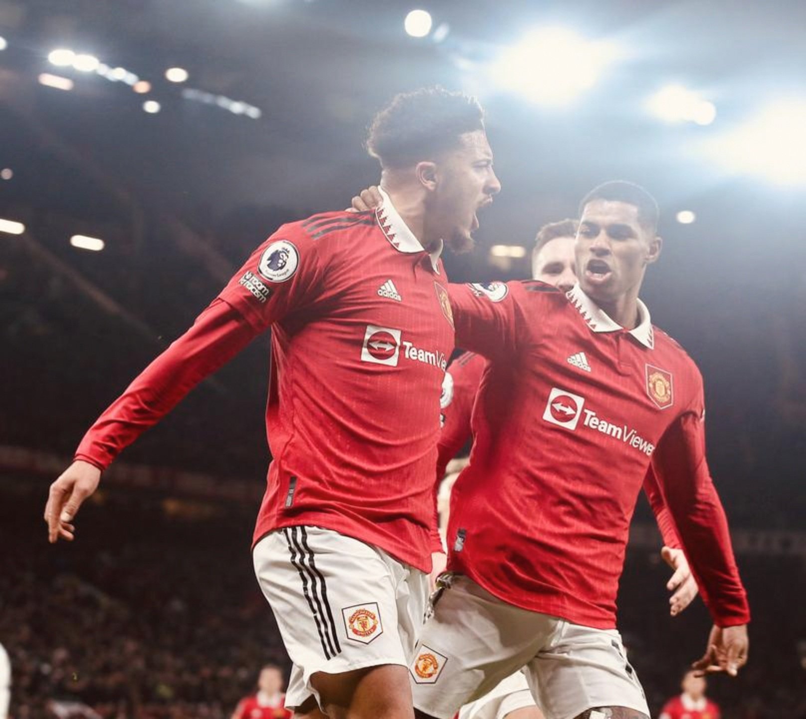 曼联刷新队史纪录备战荷甲今夜圣安东尼奥马刺调整名单以备足总杯，皇家马德里集结日强势反弹看傻球迷的简单介绍